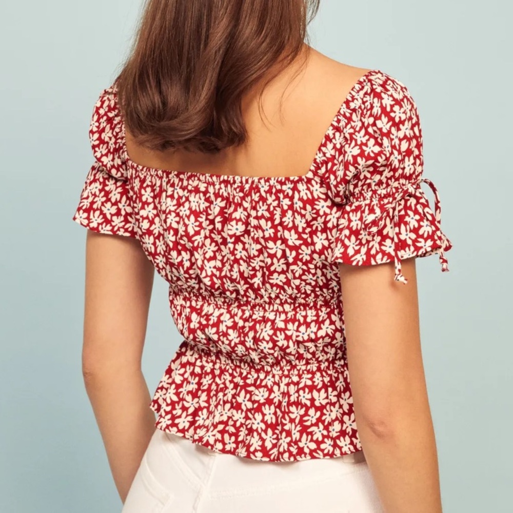 Reformation Solis Ruffle Crop
Top - Picture 3 of 4